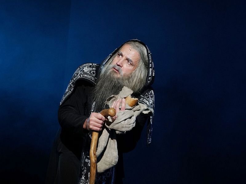 Время "Лавра" на сцене Театра на Малой Ордынке: Дмитрий Певцов в роли Рассказчика и Лавра 27 февраля